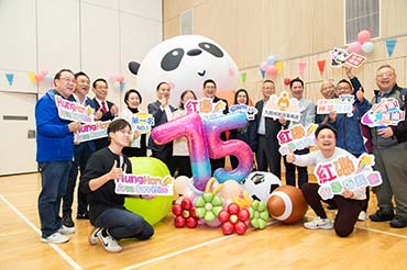 Guests are pictured at the Giant Panda photo-taking spot. 1