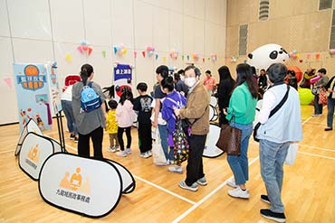 Residents enthusiastically participate in sport-themed game booths and creatie a lively atmosphere.  2